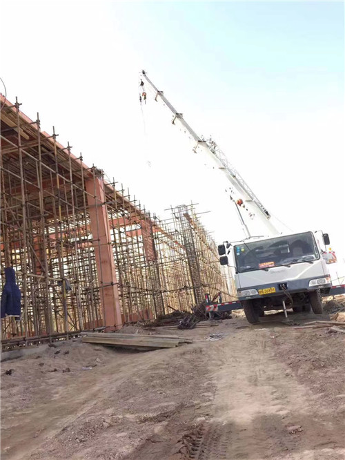 威远县吊车作业的安全注意事项有哪些？